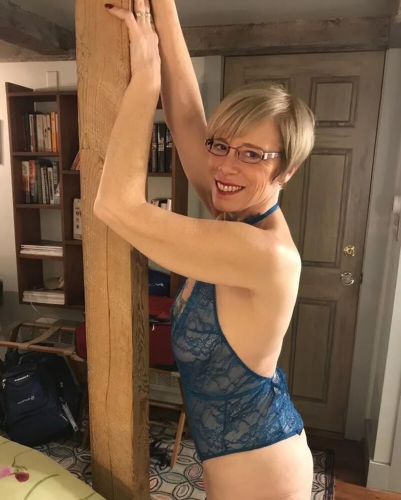 Sexy Mature Gilf Lingerie Tease Lisa J (NonNude)