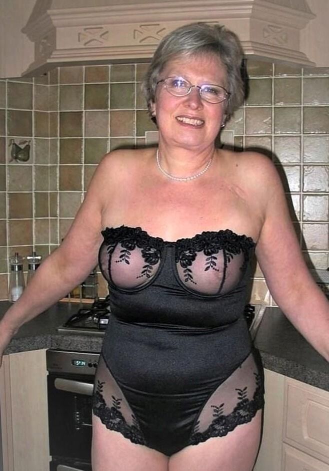 Grannies and MILFS in Lingerie 9