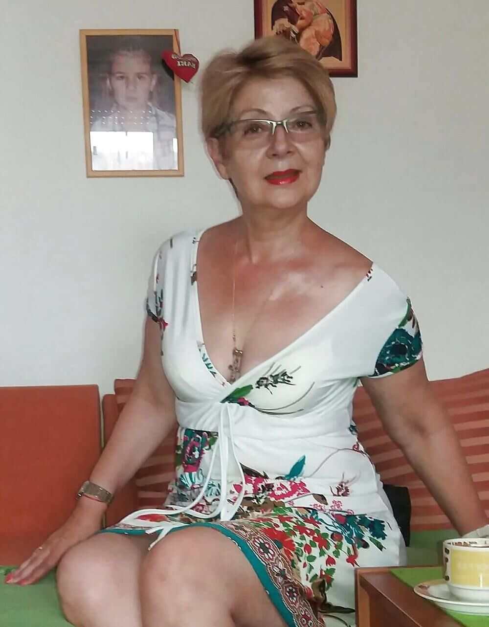 Madura y abuelas no desnudas 33