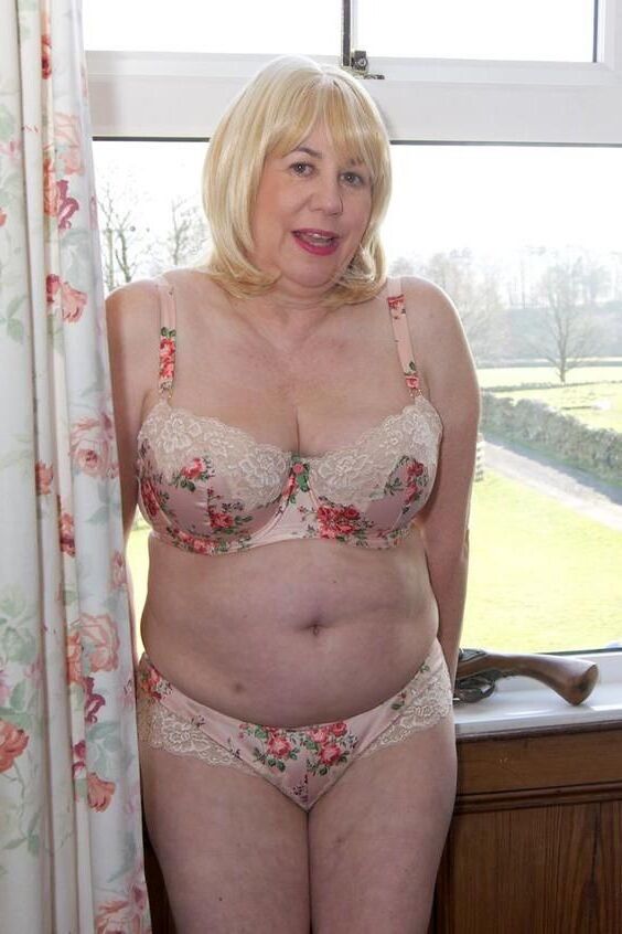 Grannies and MILFS in Lingerie 9