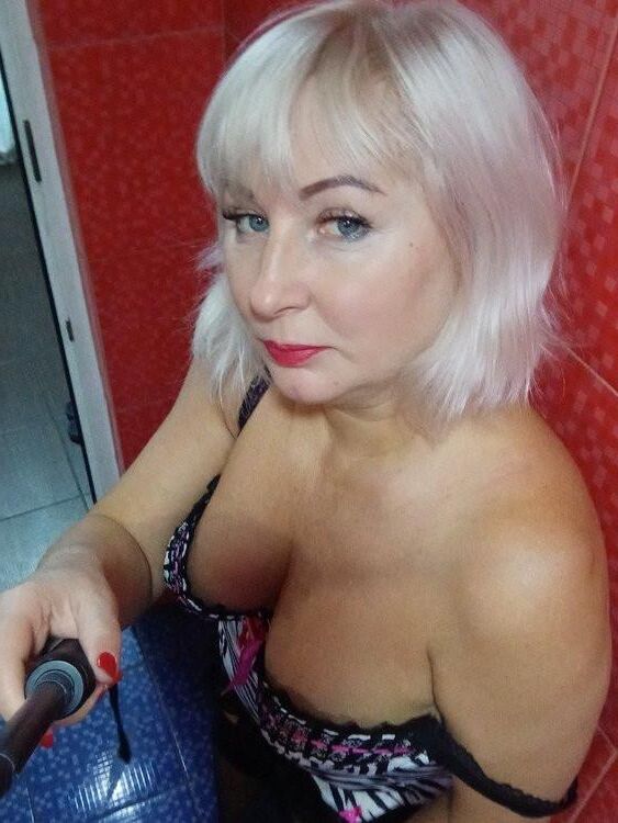 Sexy reife Blondine Oksana aus Charkiw in der Ukraine