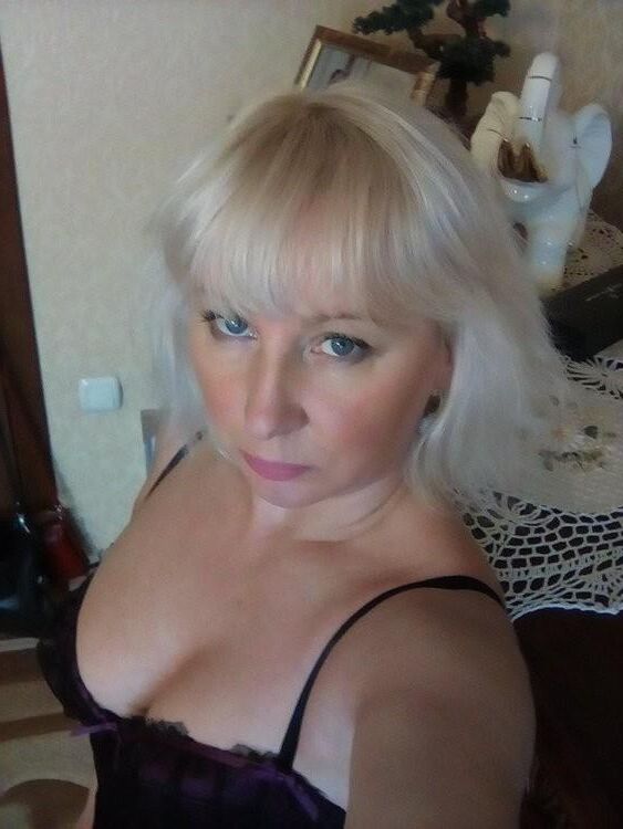 Sexy reife Blondine Oksana aus Charkiw in der Ukraine