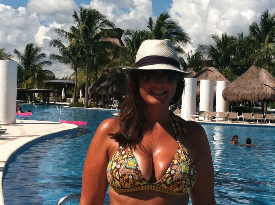 NICE BUSTY MOM