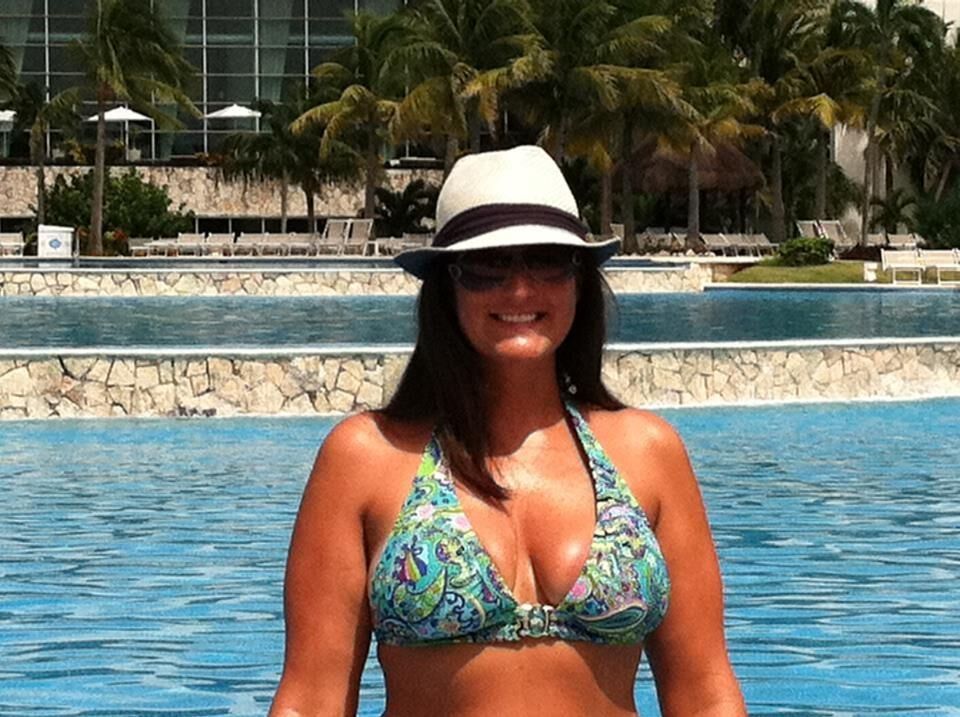 NICE BUSTY MOM