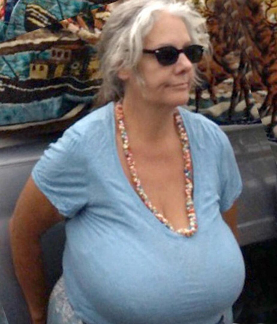 Abuelas sinceras con tetas dignas de placer voyeur