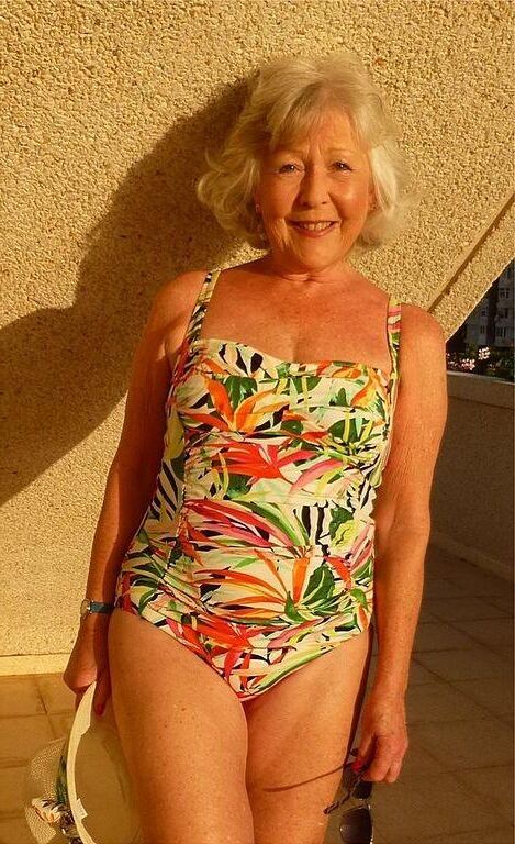 MATURE LADIES IN SWIMSUITS B