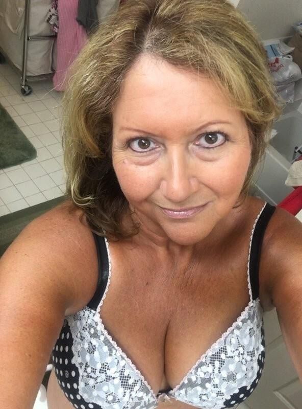 AMATUER BUSTY MILF KAREN