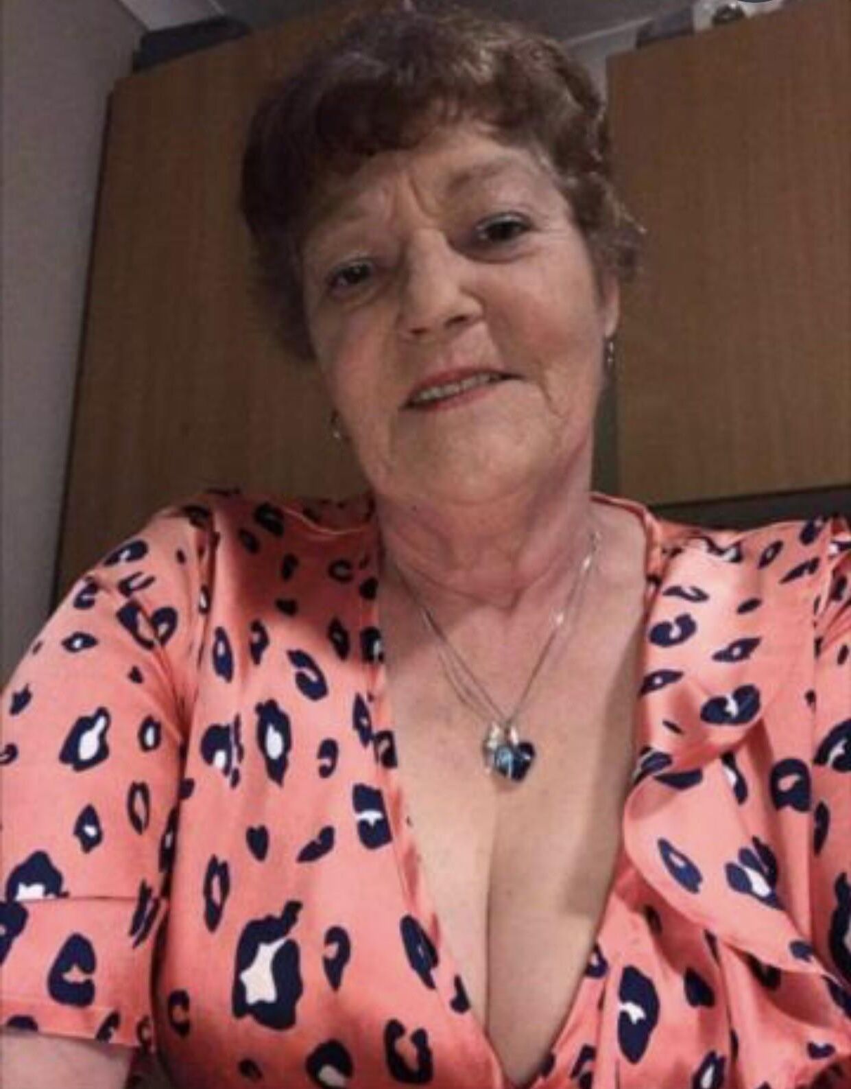 Granny Downblouse is a Massive Weapon of Seduction !