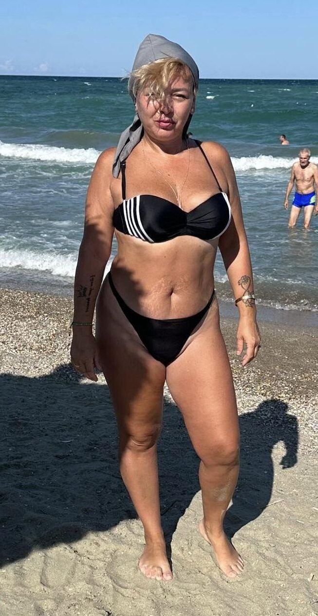 Daniela a Romanian Busty MILF P.