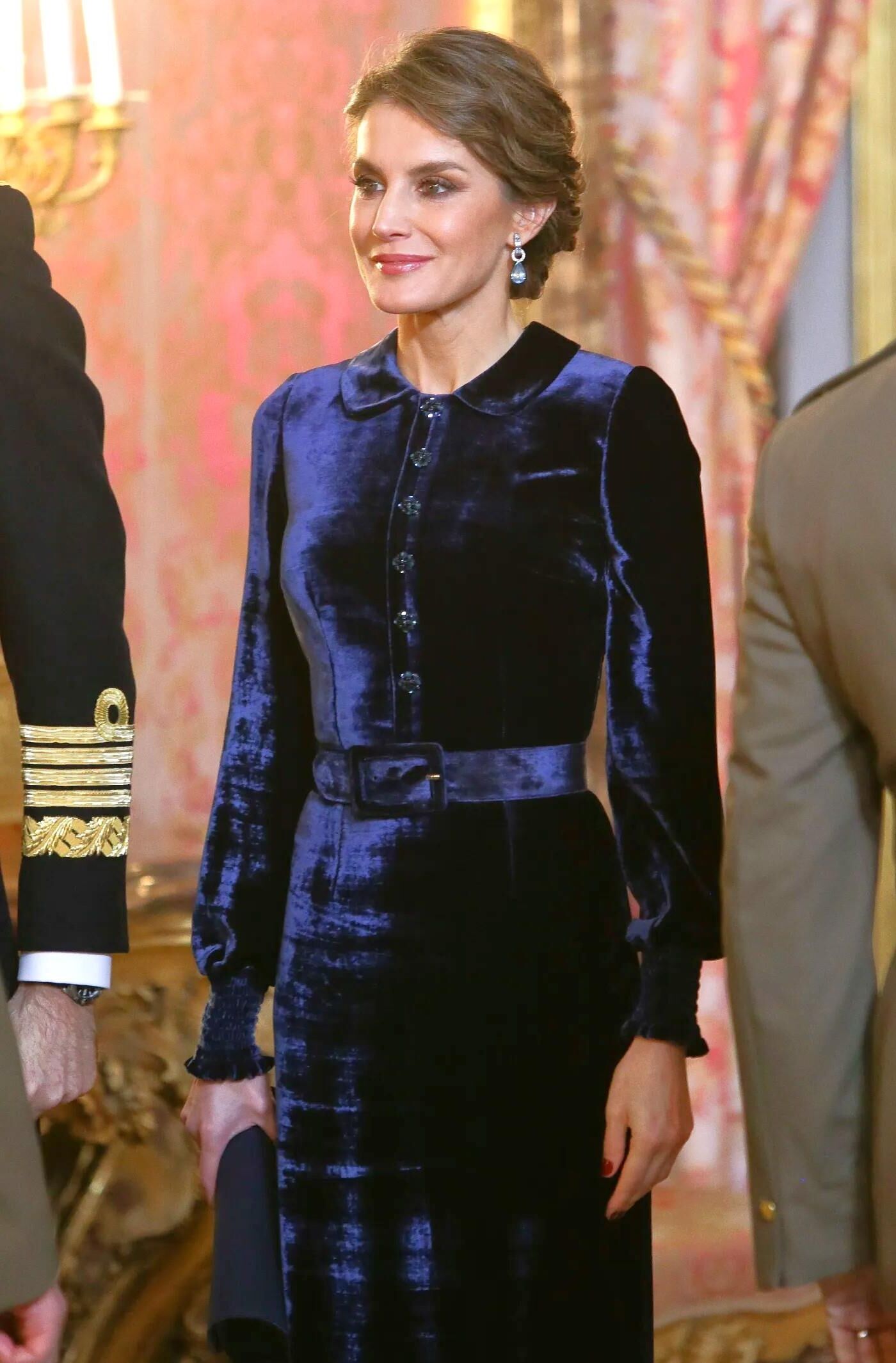 MILF Tit Queen Letizia, chaude salope au sperme royal