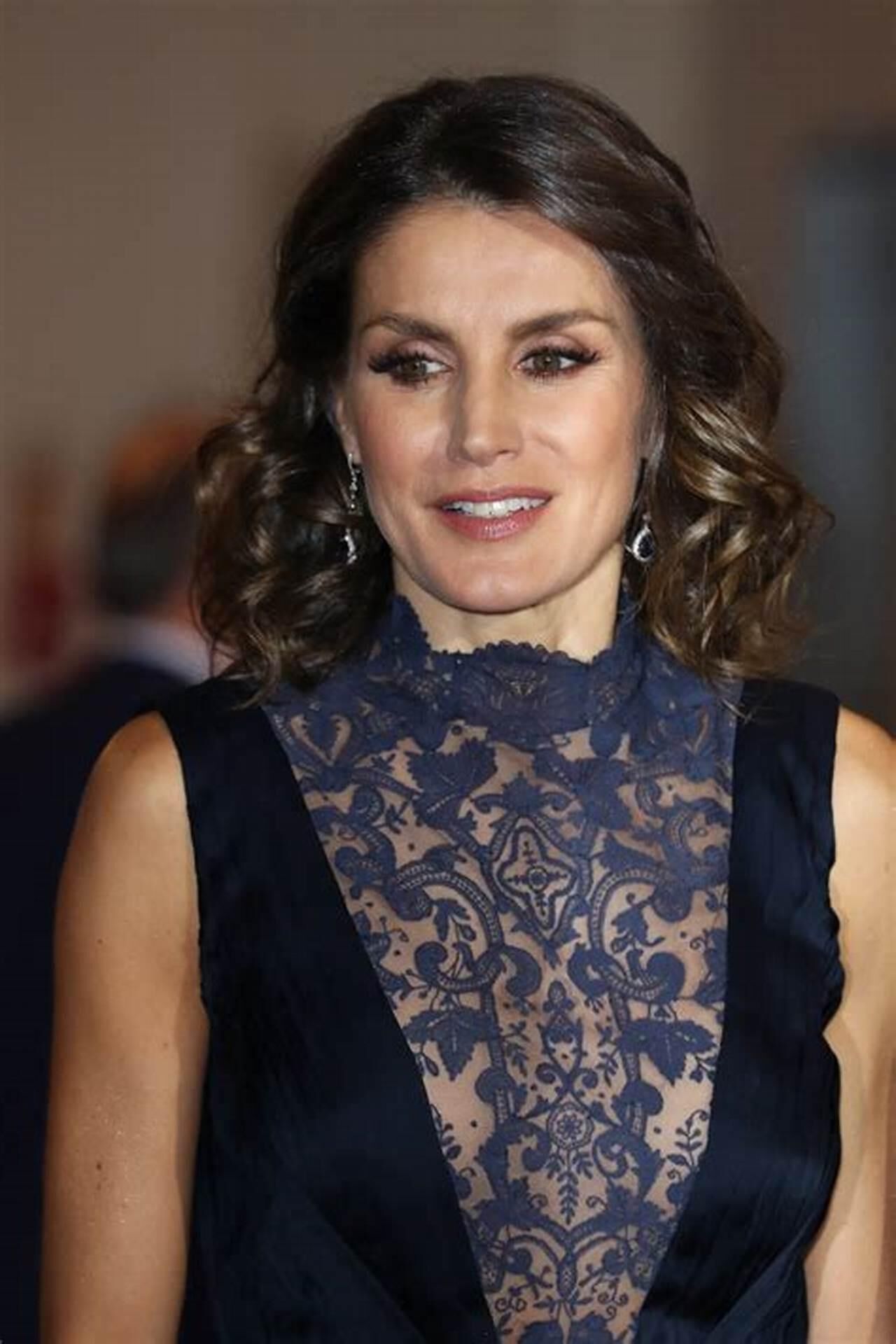 MILF Tit Queen Letizia, chaude salope au sperme royal