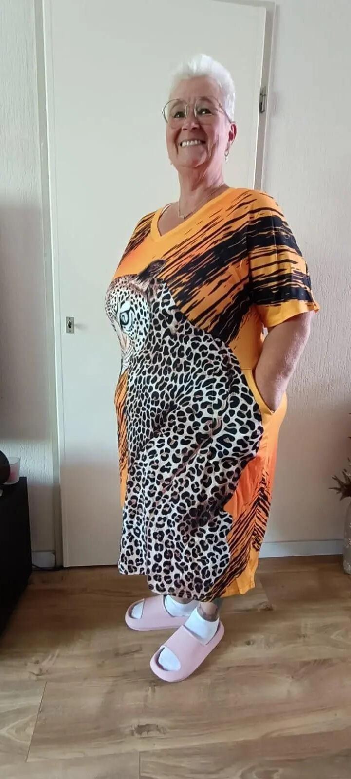 sexy vollbusige Oma Henny