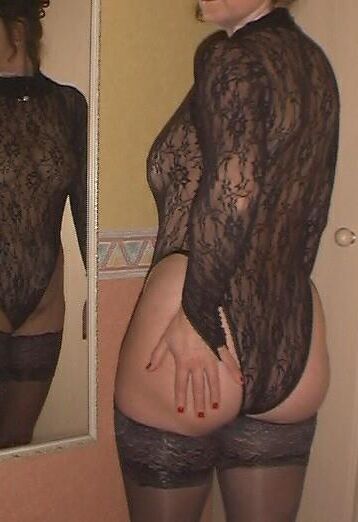 Mature British MILF fully fashioned stockings tease