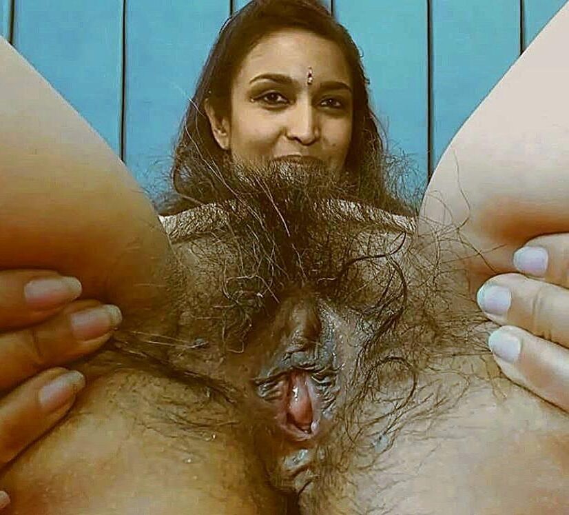 Femme indienne très poilue