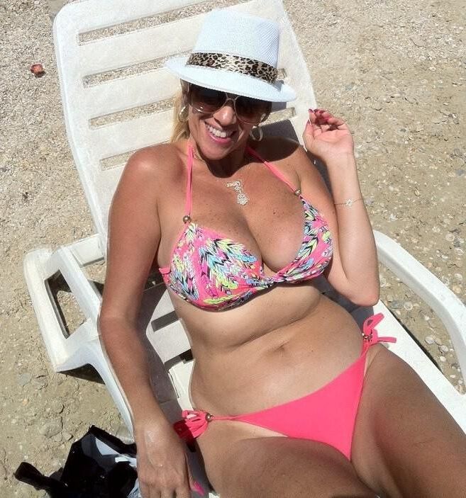 Candids, Creeps, Otherwise Lovely Pics of Milfs of all Kinds