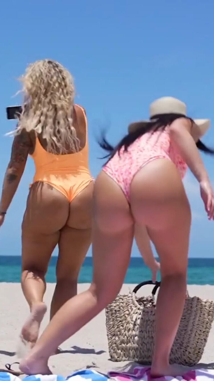 Beach voyeur moms 