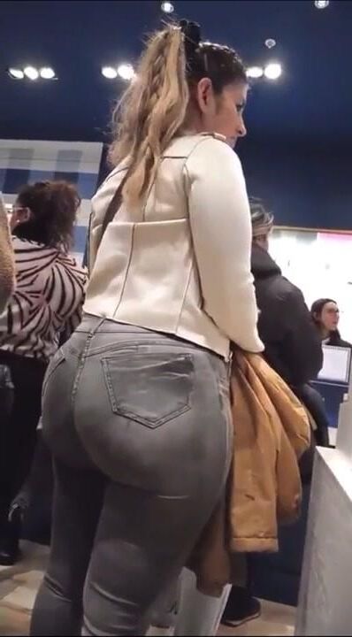 Candid Pawg Pear Goddess Shopping