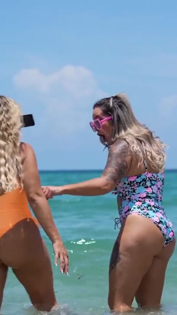 Beach voyeur moms 