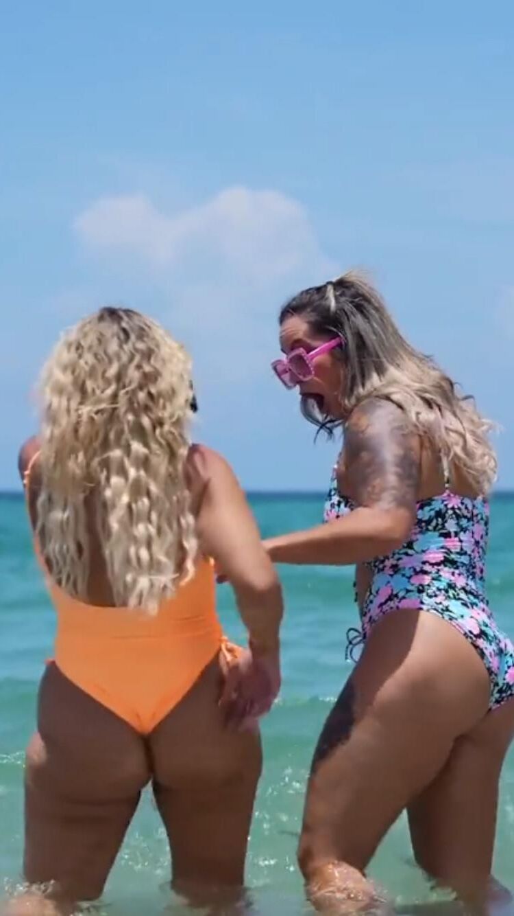 Beach voyeur moms 