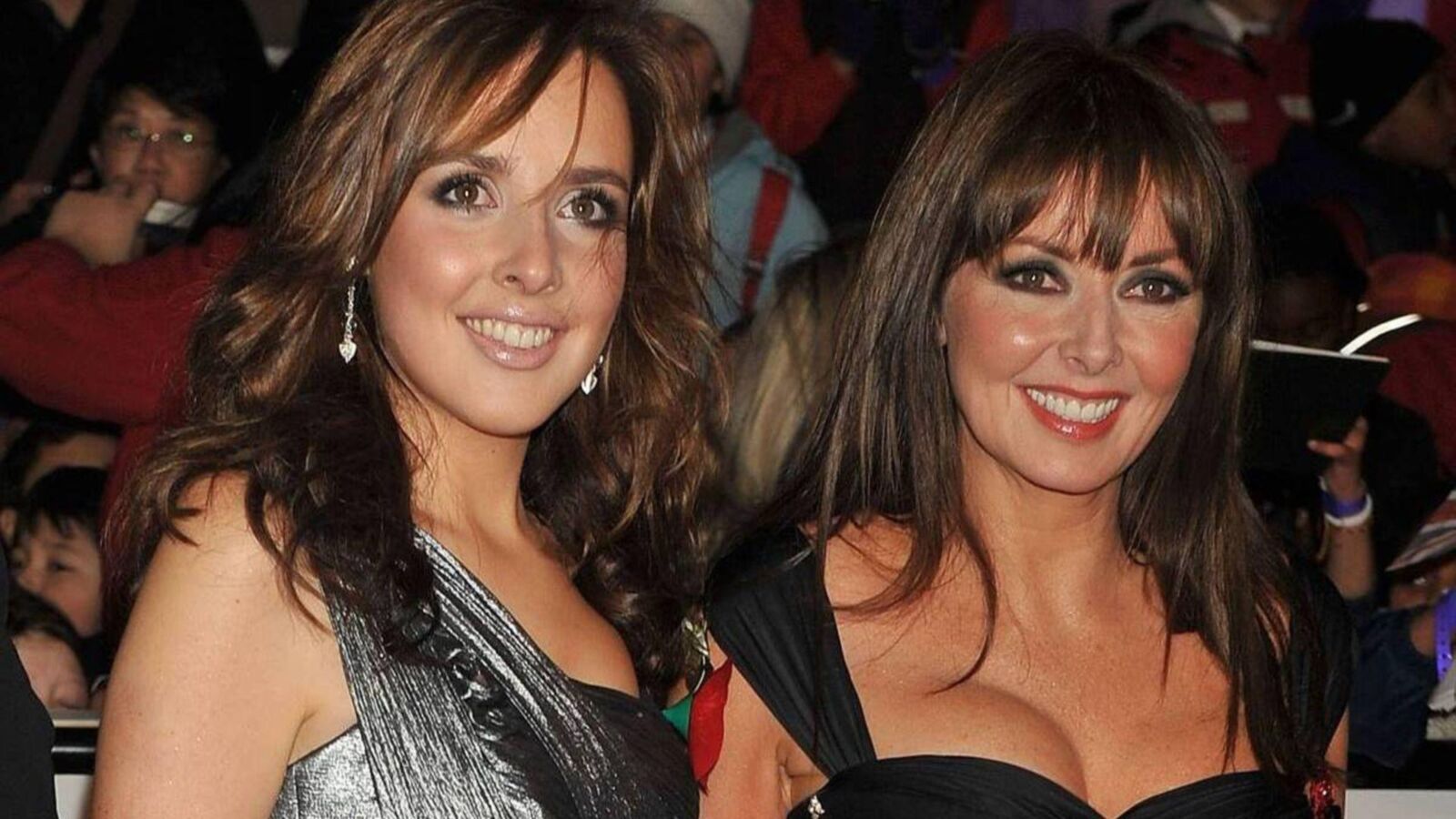 Carol Vorderman, salope amateur britannique mature, et sa fille pute Katie