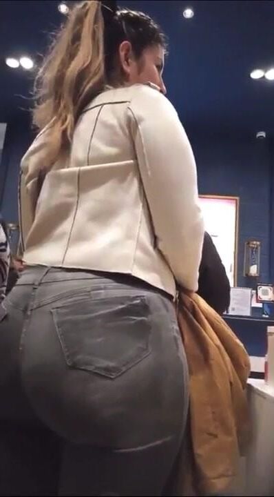 Candid Pawg Pear Goddess Shopping