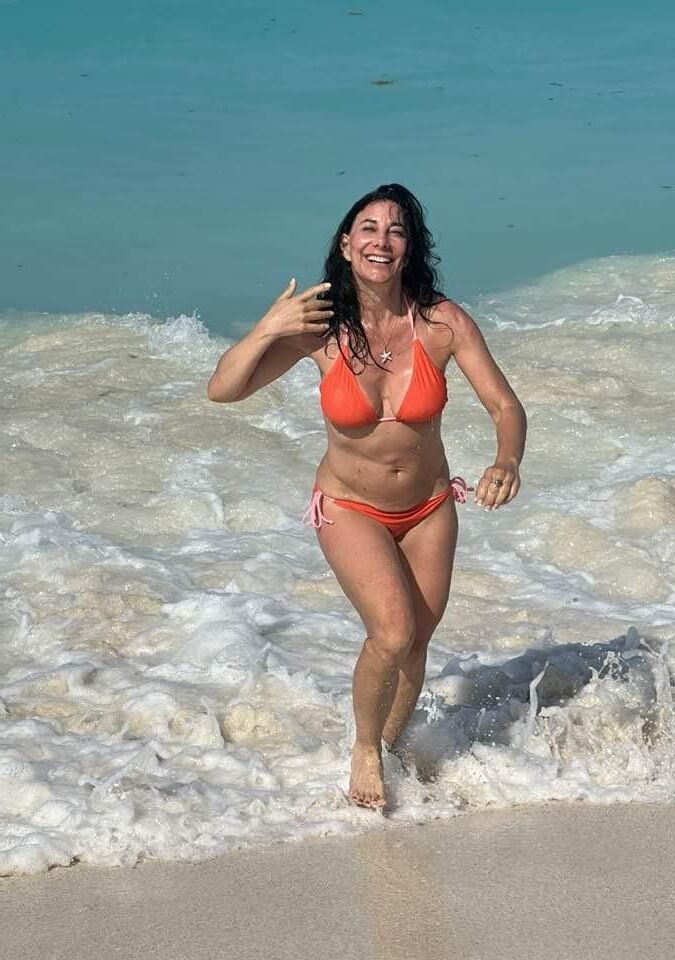 Linda judia MILF Lara em biquínis, vestido, sexy anos de idade