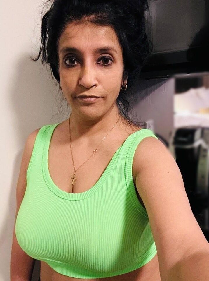 Sexy Desi-Mutter aus Kanada