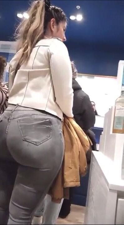 Candid Pawg Pear Goddess Shopping