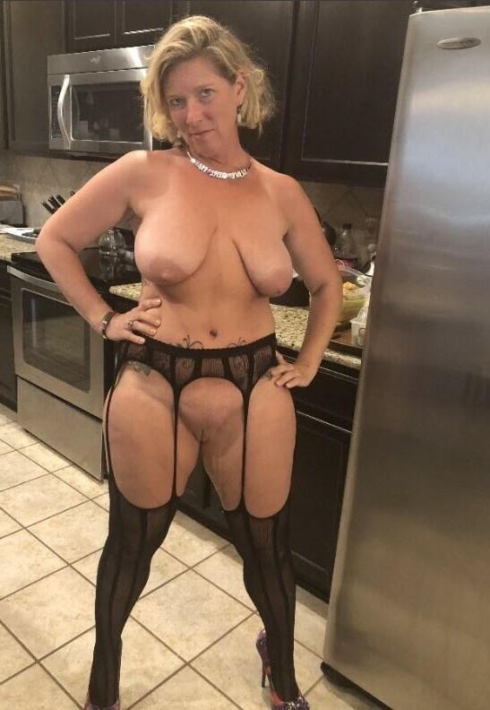 MILFS SEXY, MADURA Y ABUELITAS