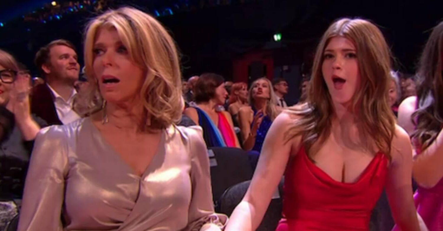 Kate Garraway und Darcey, MILF-Tittenmutter und Teenager-Tittentochter