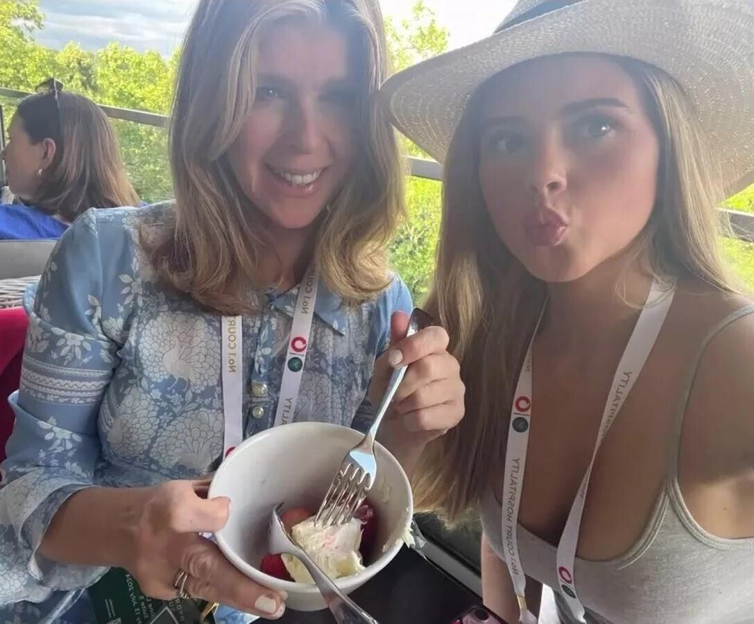 Kate Garraway y Darcey, mamá tetona MILF e hija tetona adolescente