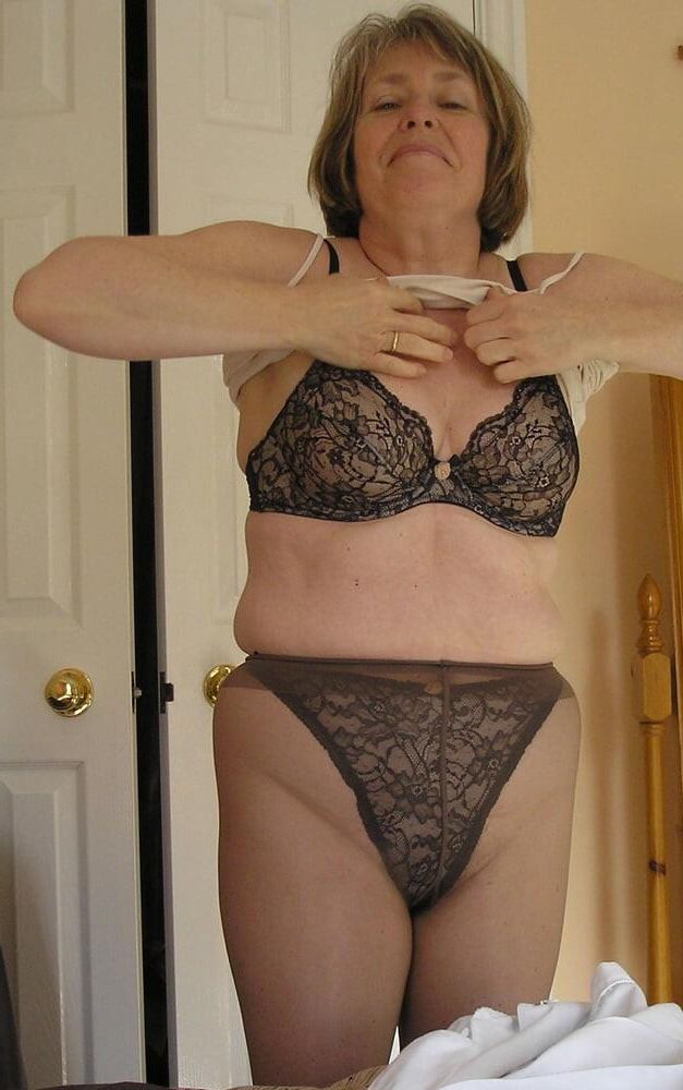 Nice amateur mature - non nude