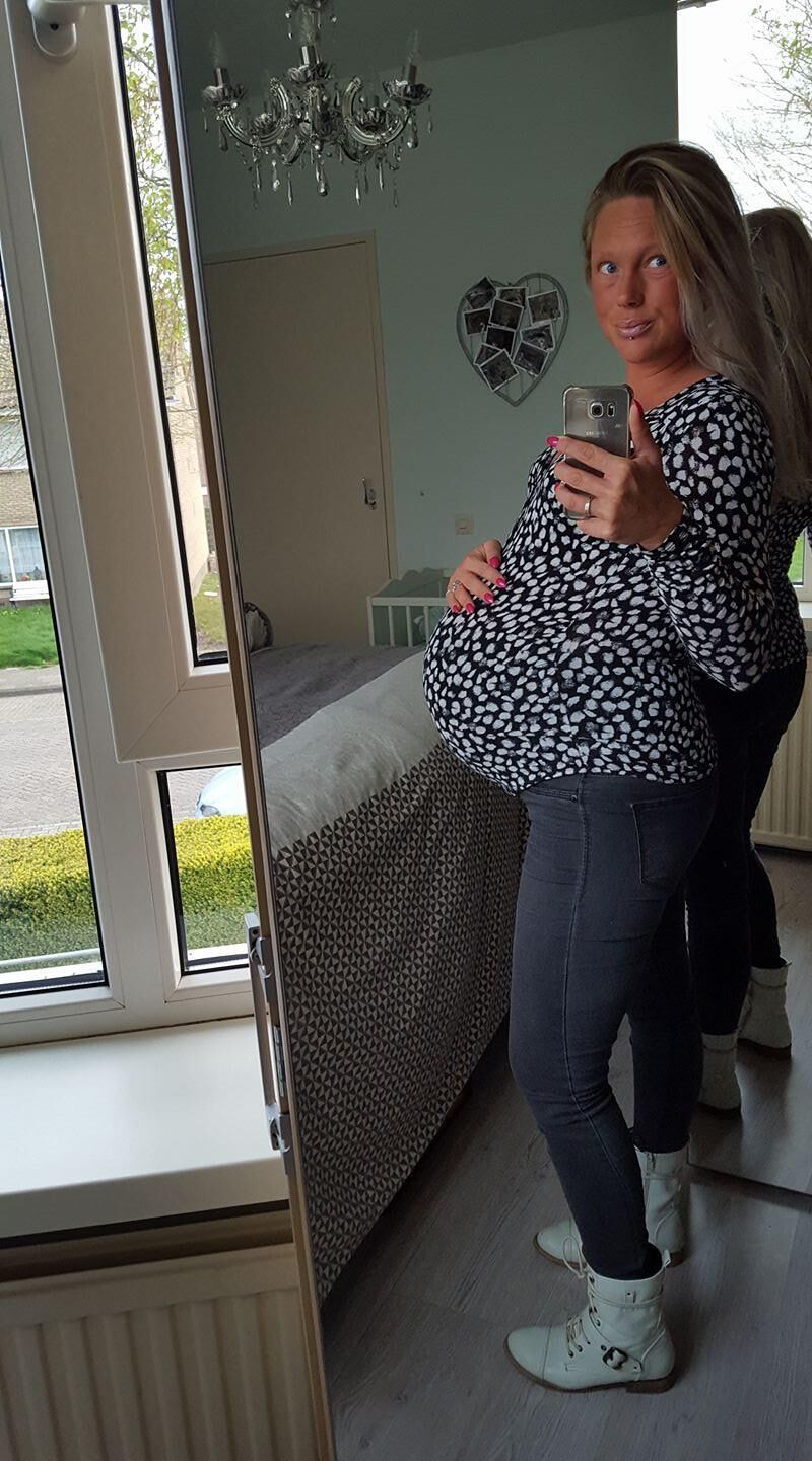 Niederländische MILF-Mutter Roos