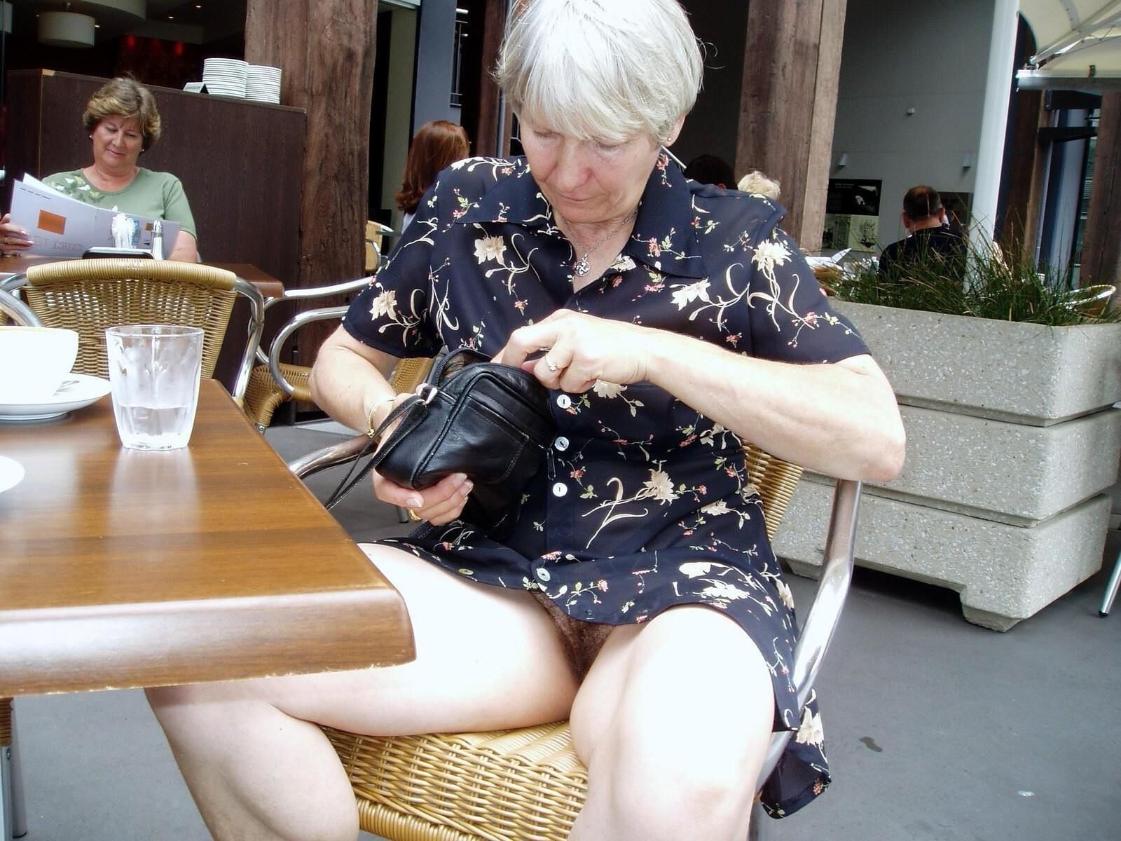 upskirt de la abuela