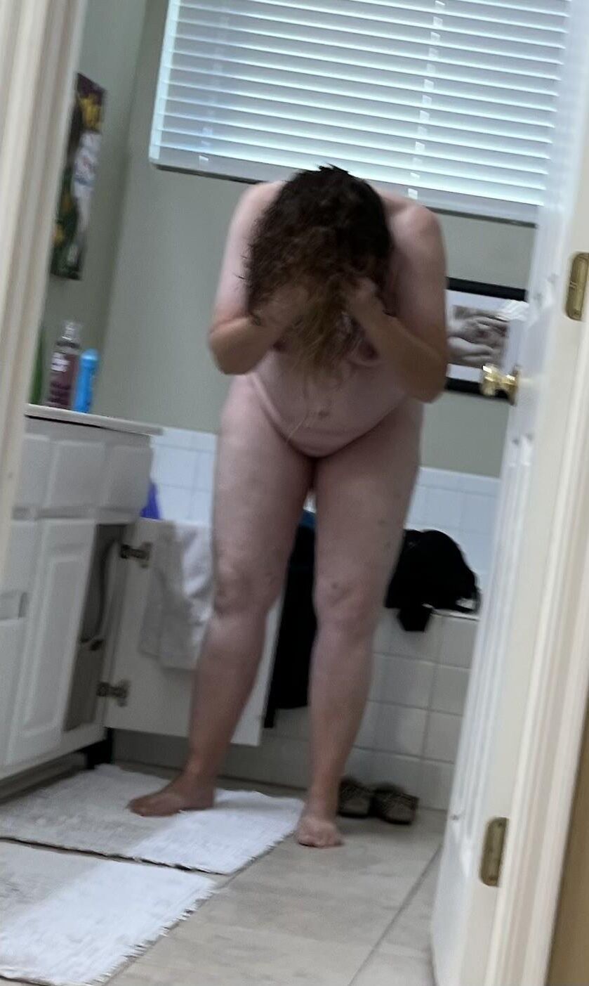 Fat Fuckpig Carrie Lynn Getting Ready to Earn Again