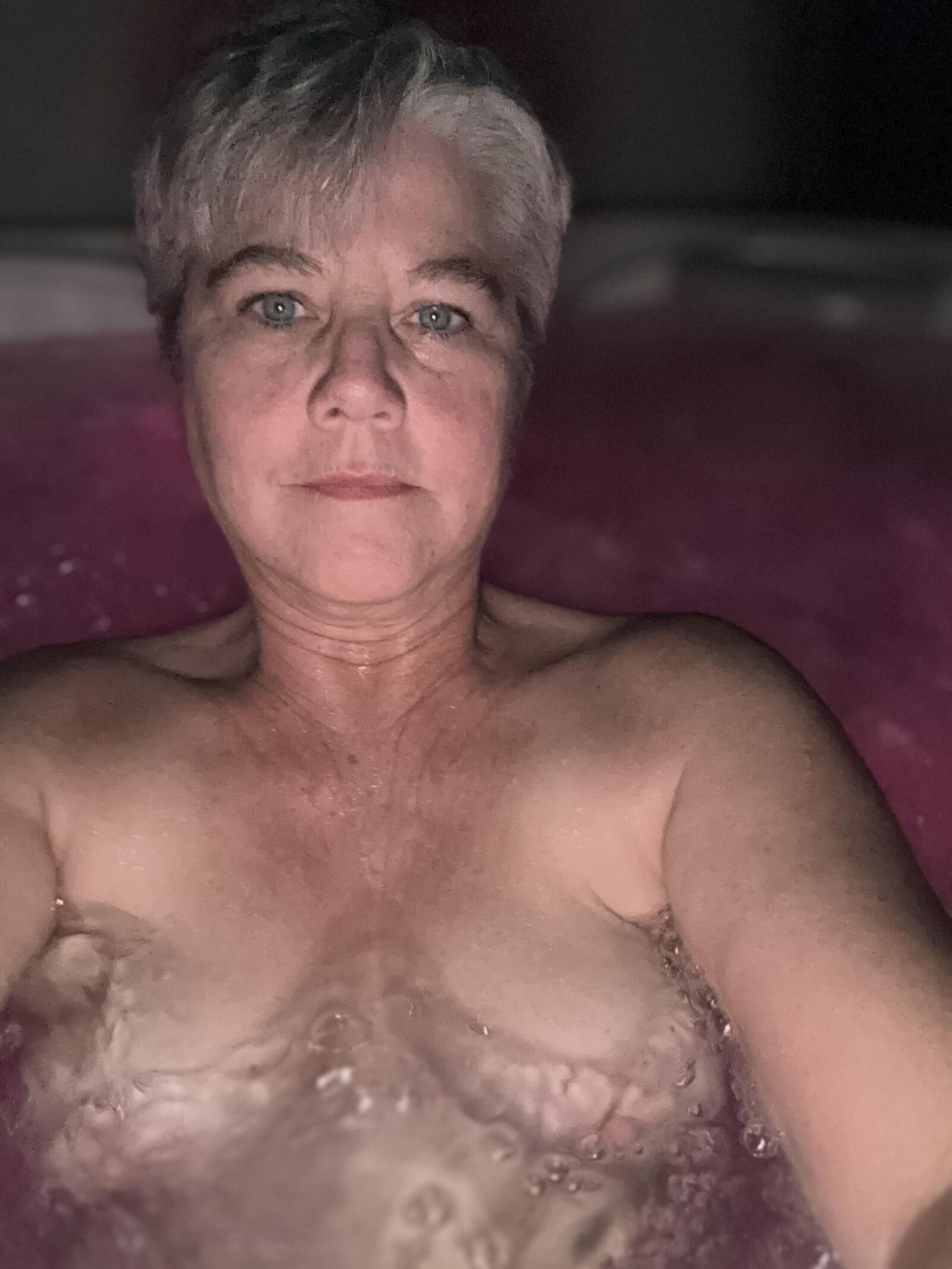 Mi puta en el jacuzzi