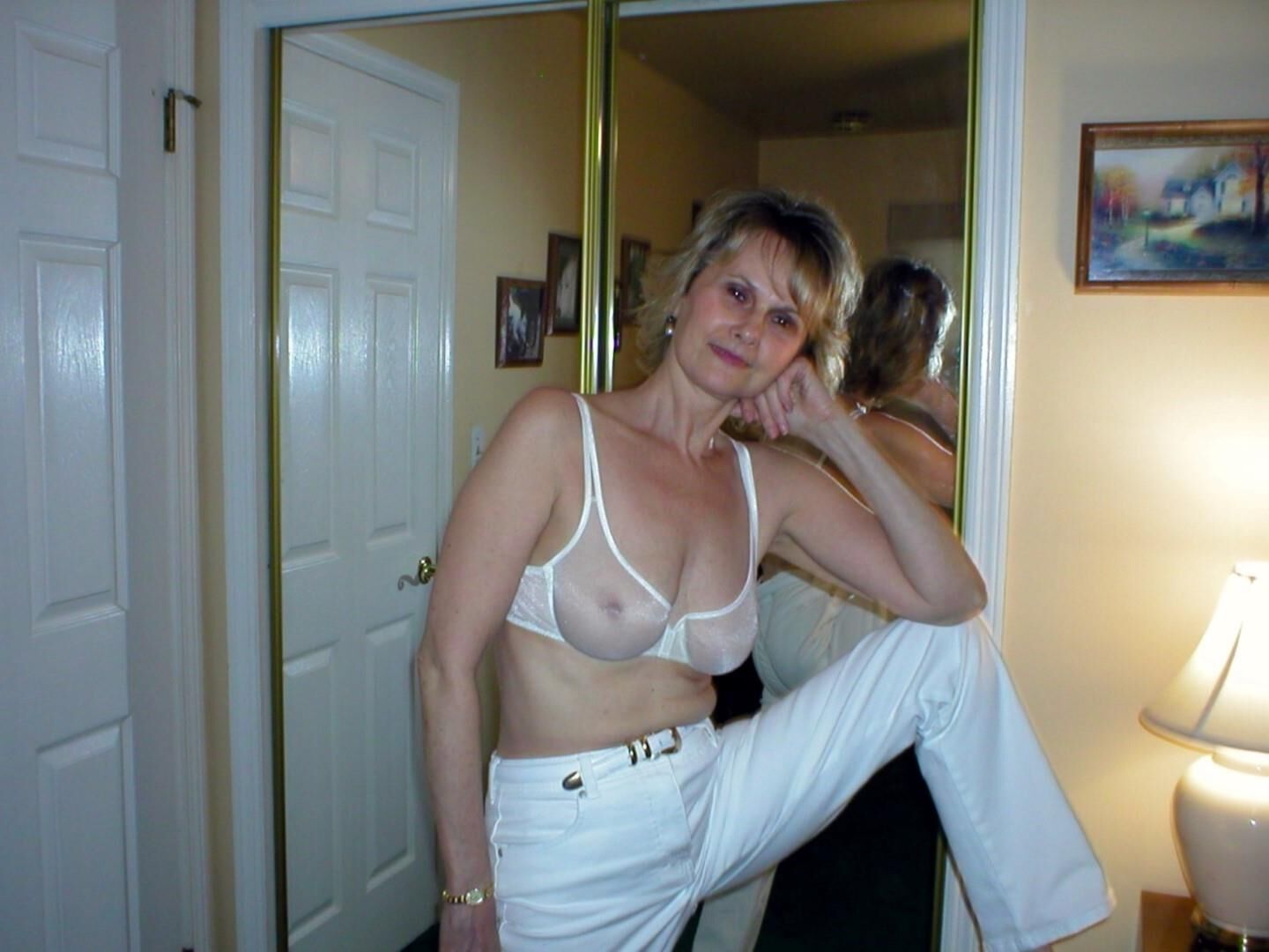 MatureMilf belleza sensual en blanco