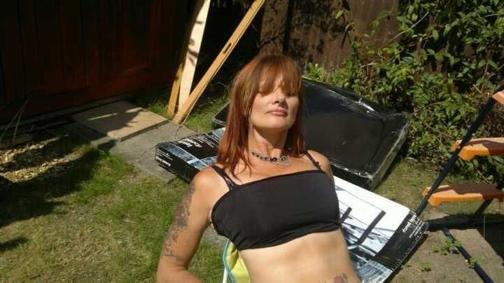 Melanie, Chav Slut Morena MILF de Cambridgeshire Ninguno Desnudo