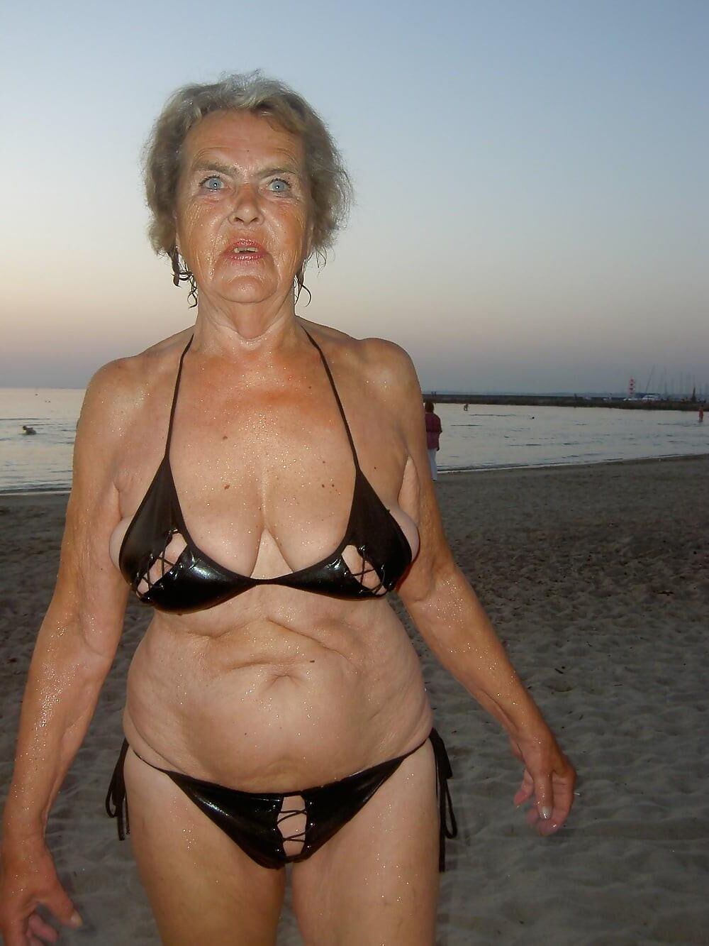 Abuelas en bikini