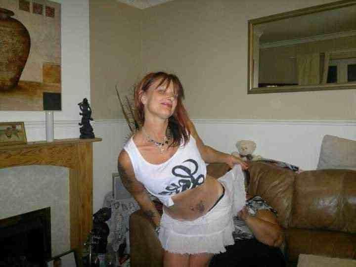 Melanie, Chav Slut Morena MILF de Cambridgeshire Ninguno Desnudo