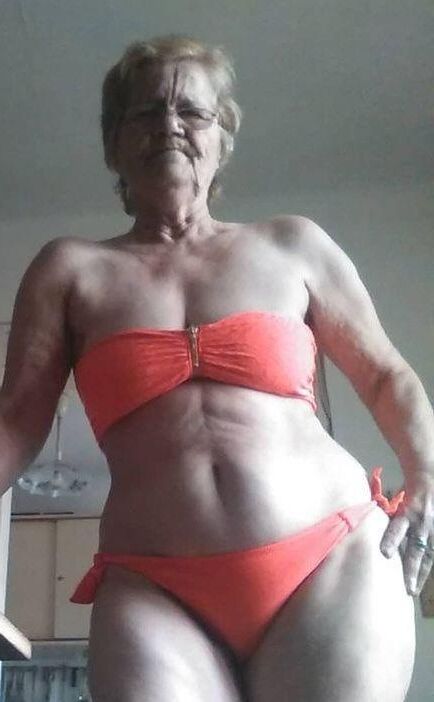 Abuelas en bikini