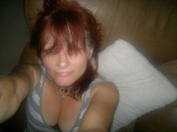 Melanie, Chav Slut Morena MILF de Cambridgeshire Ninguno Desnudo