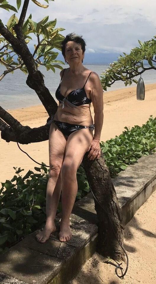 Abuelas en bikini