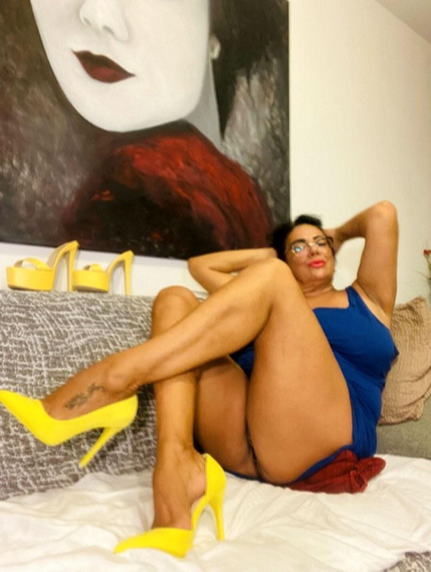 Queen Feet Kari Mature Hot Romanian Shows Off Her Sexy Feet