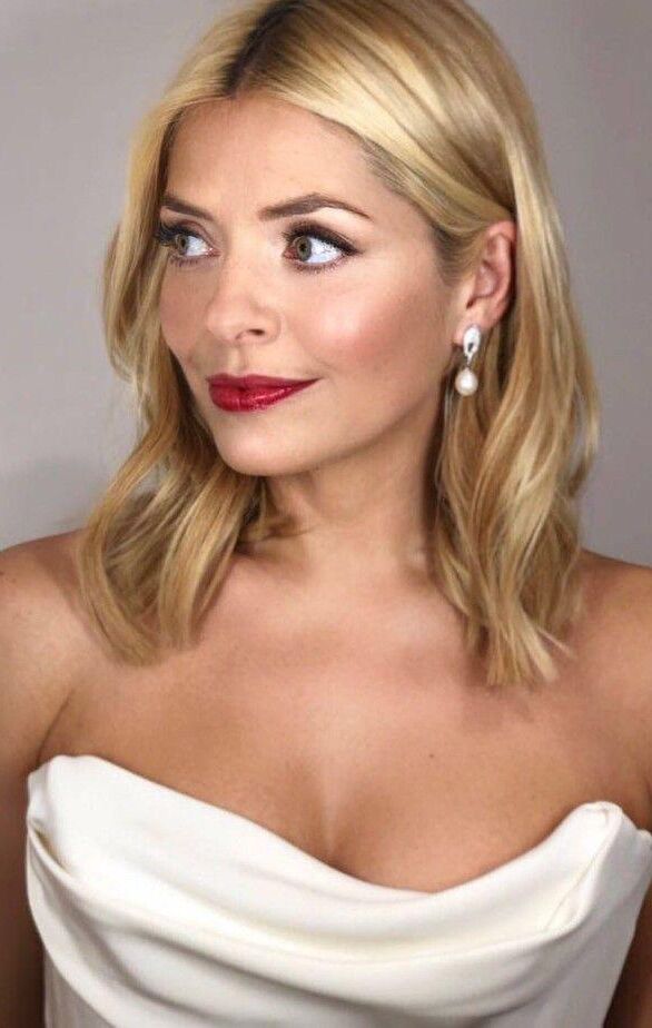 Лицо блондинки-бомбы Holly Willoughby заставляет тебя кончить