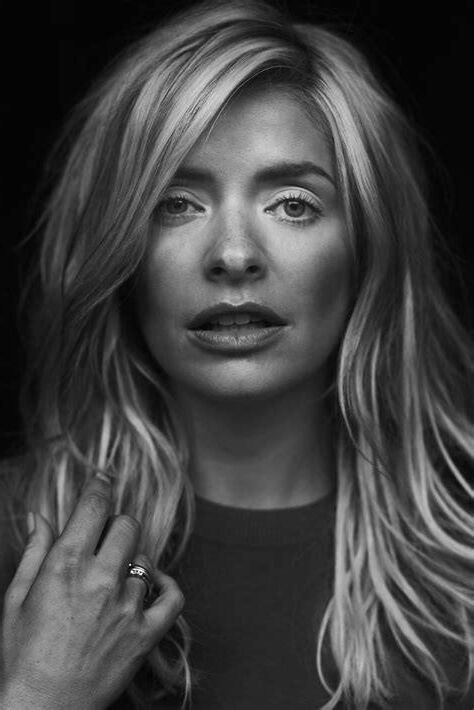 Лицо блондинки-бомбы Holly Willoughby заставляет тебя кончить