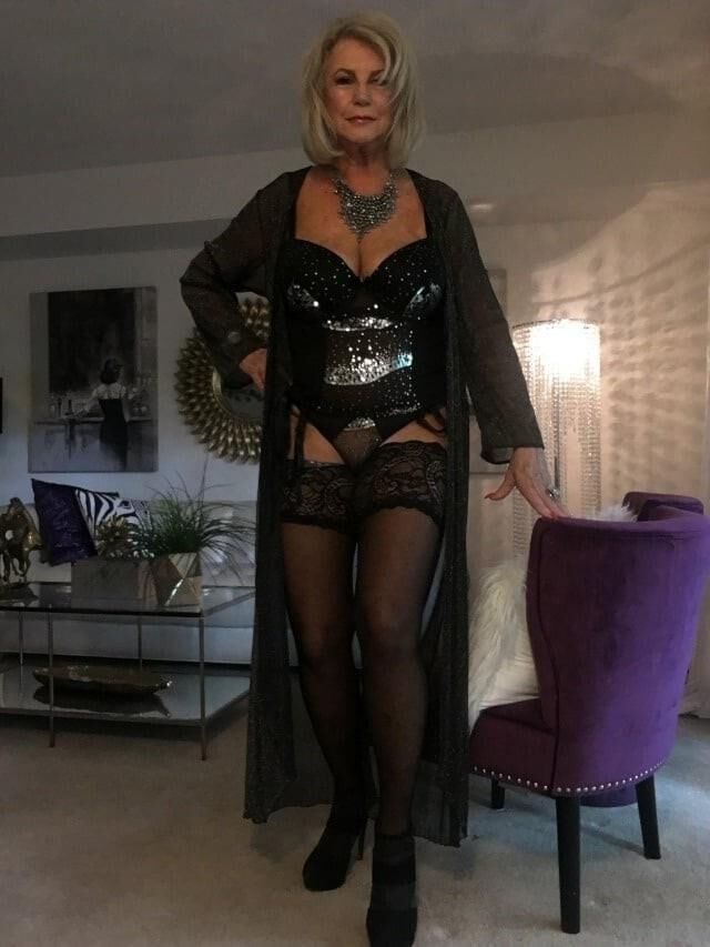 Sexy GILF A