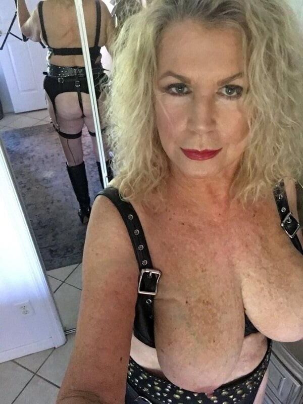 Sexy GILF A