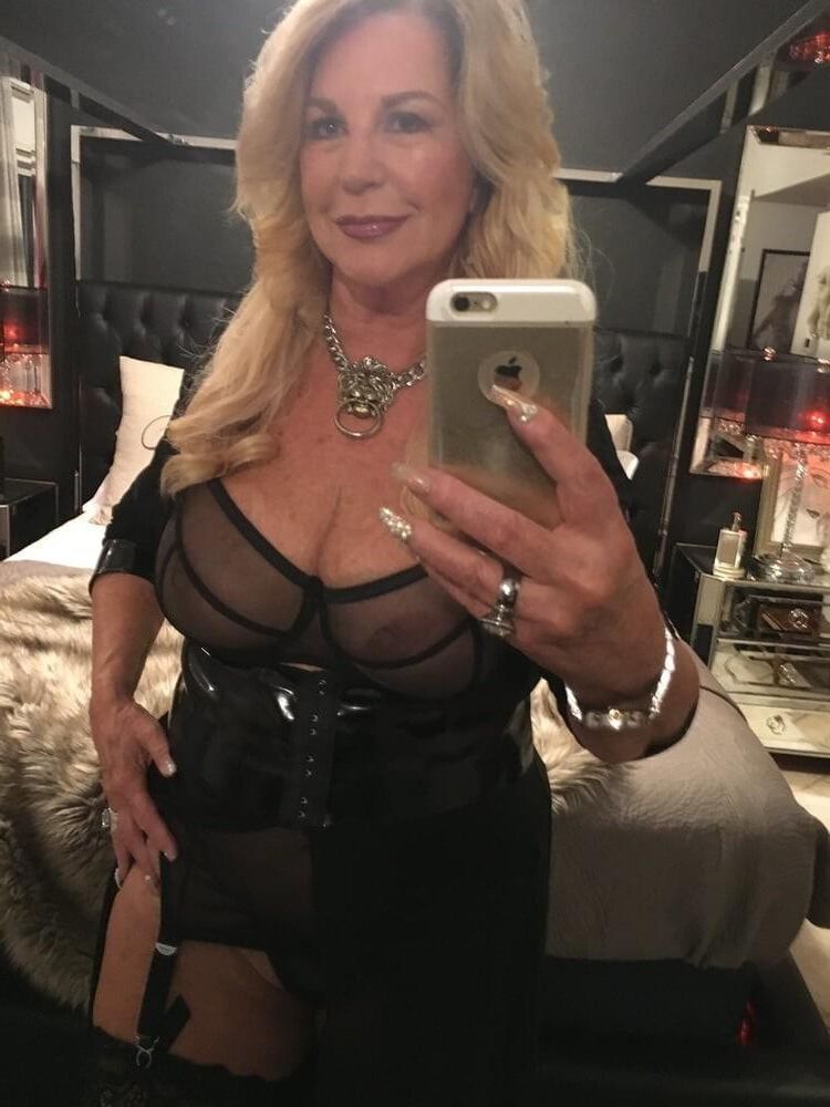 Sexy GILF A