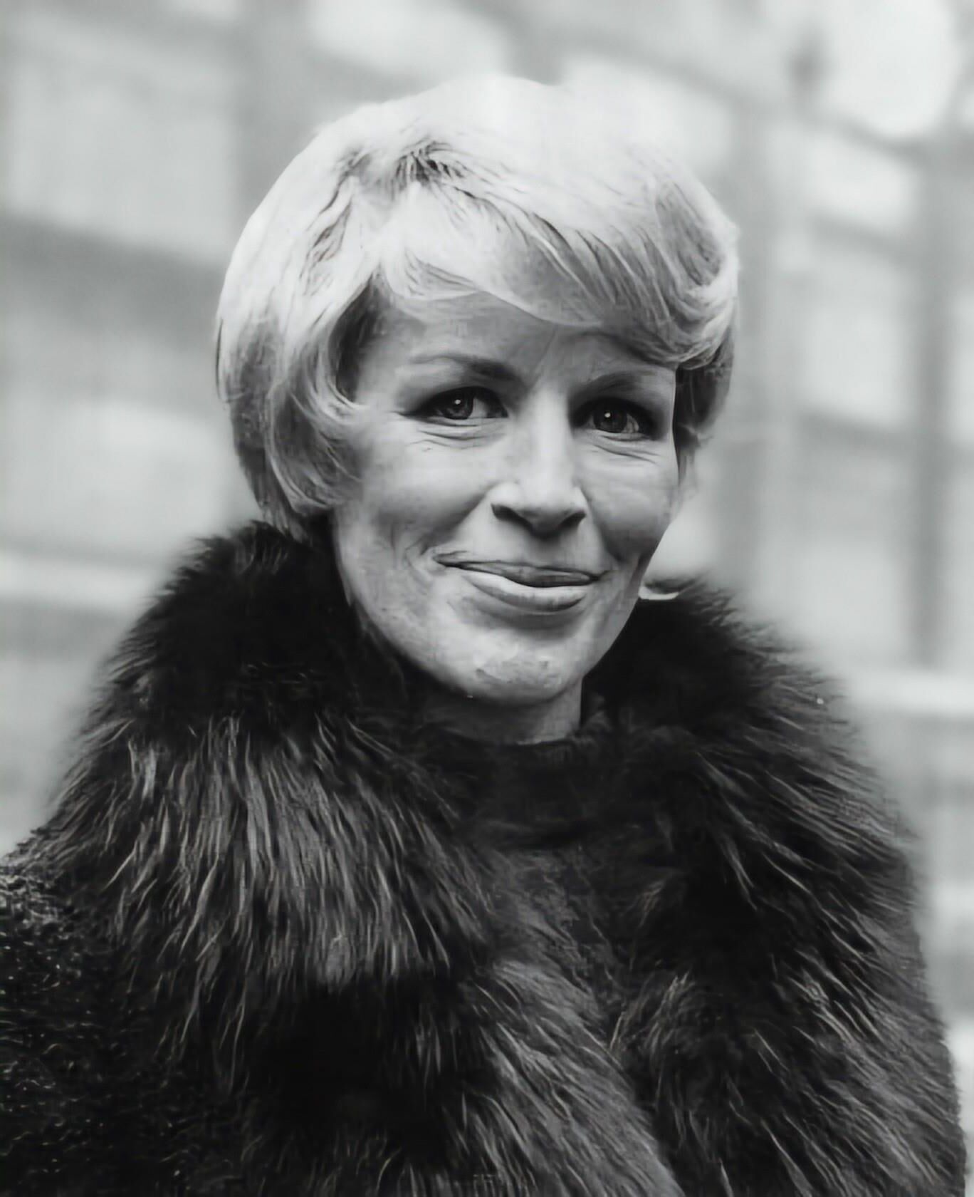 Yootha Joyce-Mischung